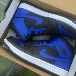Air Jordan 1 Hyper Royal, Tumbled Leather